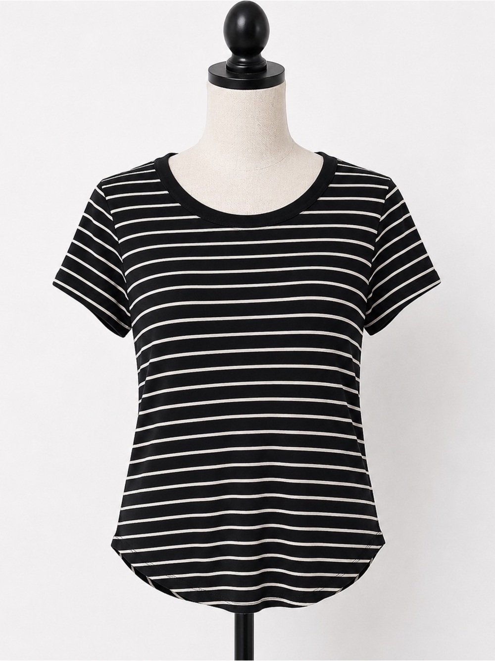 SO Women’s Striped V-Neck T-Shirt – Size Medium